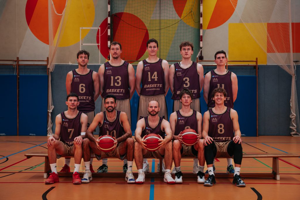 Mannschaftsfoto der 1. Herren Basketballmannschaft der Regensburg Baskets
