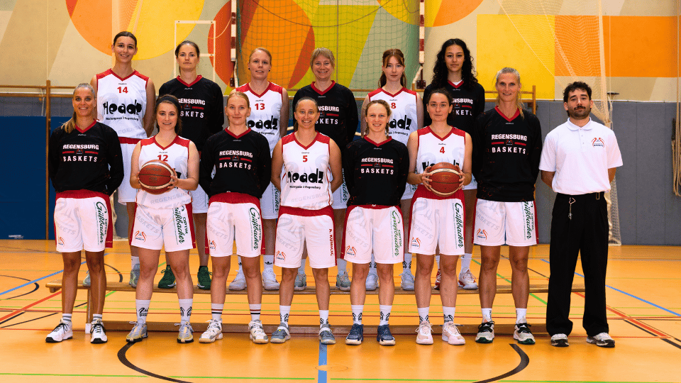 Mannschaftsfoto der 2. Damen Basketballmannschaft der Regensburg Baskets in der Saison 25/26